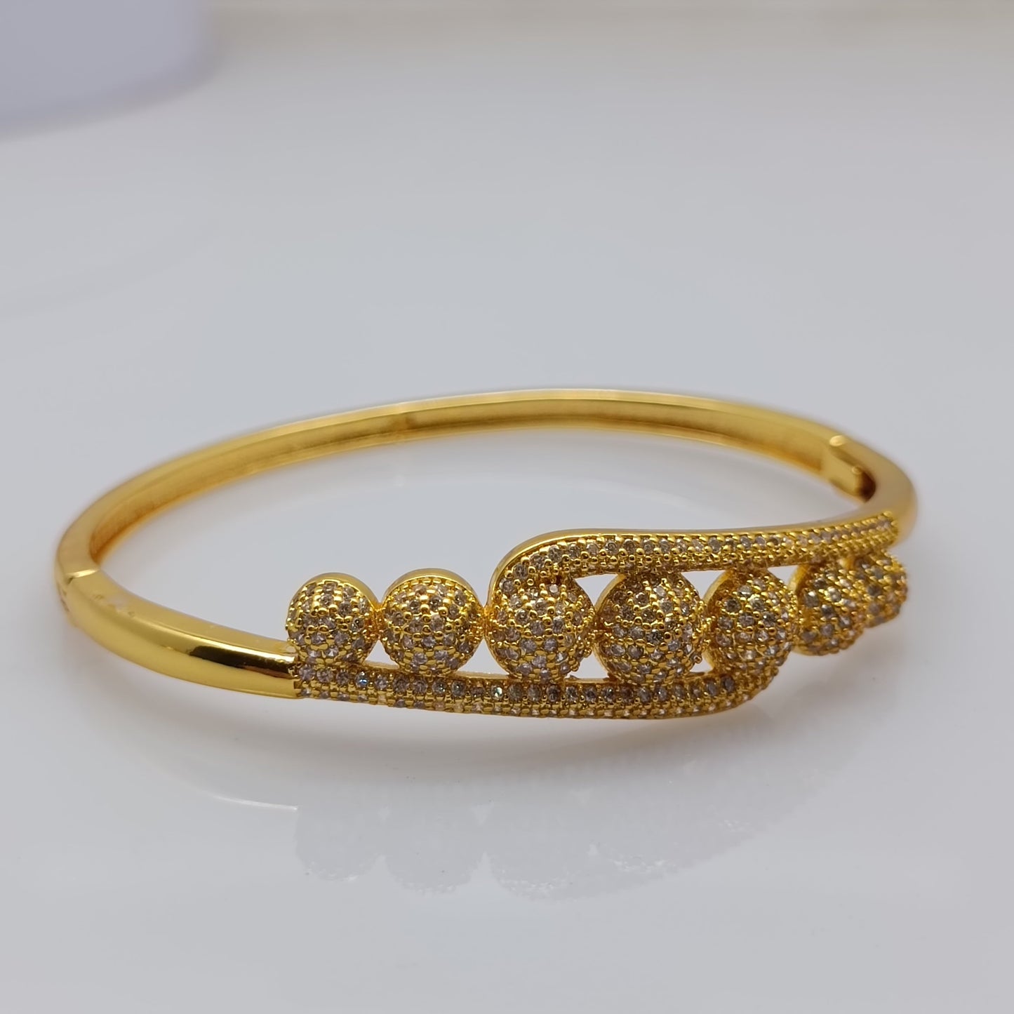 Openable bracelet uk6