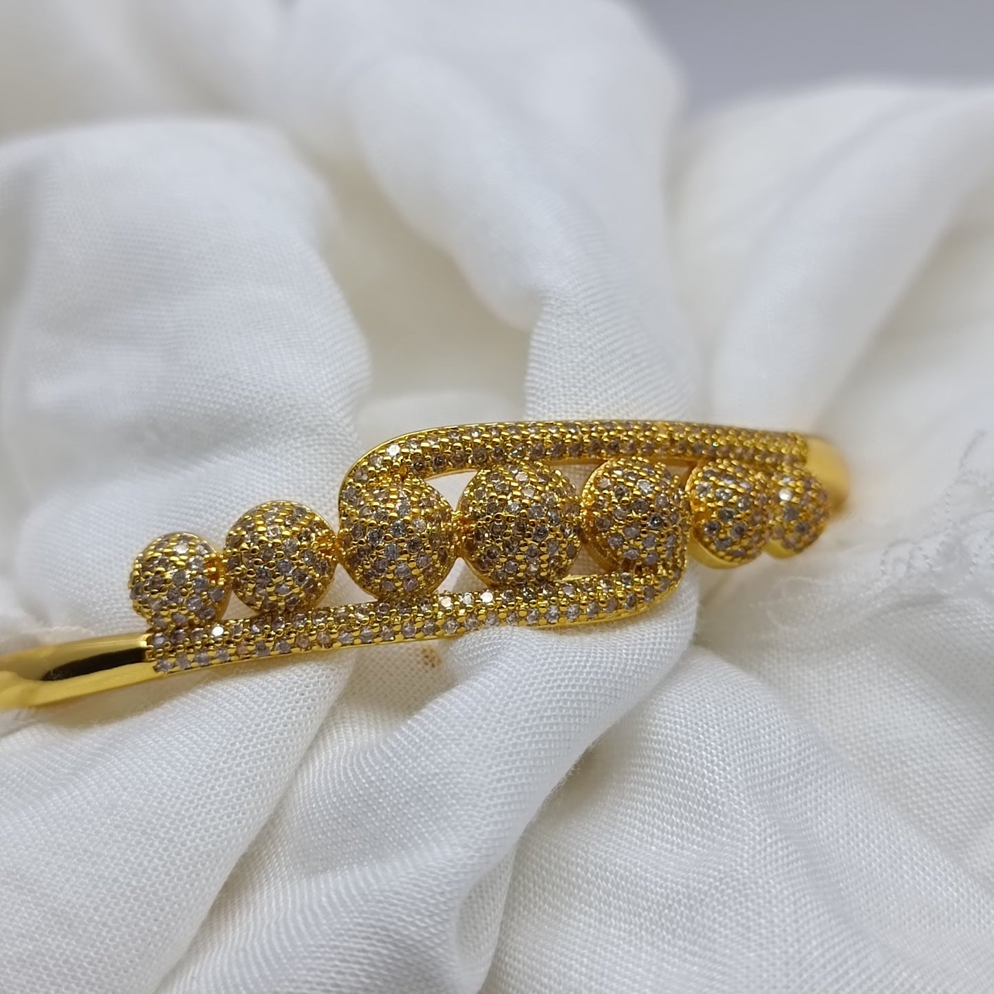 Openable bracelet uk6