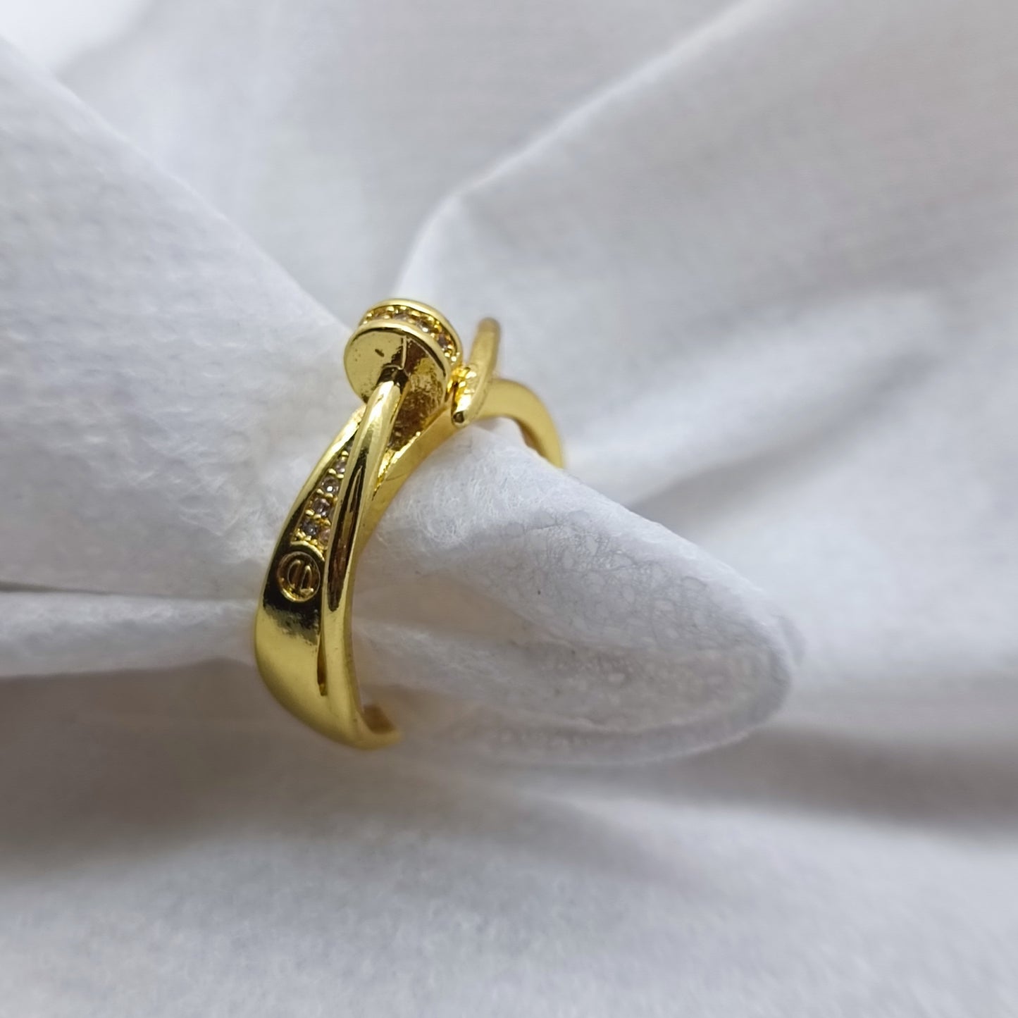 Elegant 18K Gold Plated Statement Ring – Bold Design for Party Wear – UK Fashion/Uk2