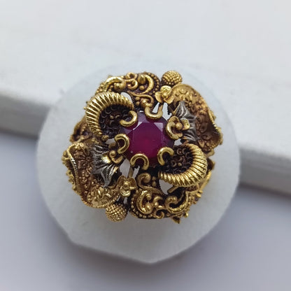 Vintage Red Gemstone Filigree Ring – Ornate Gold Design