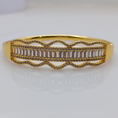 Chic Stackable Openable Bracelet – Modern Gold Bangle with Secure Clasp/Uk7