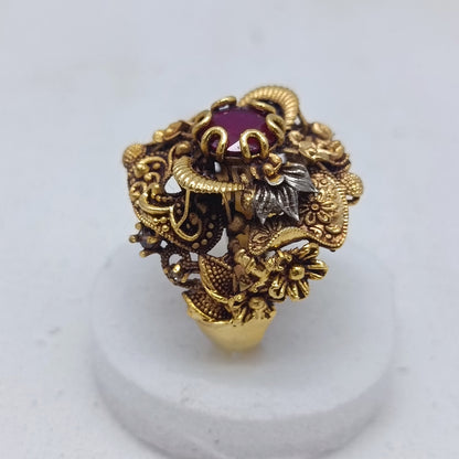 Vintage Red Gemstone Filigree Ring – Ornate Gold Design