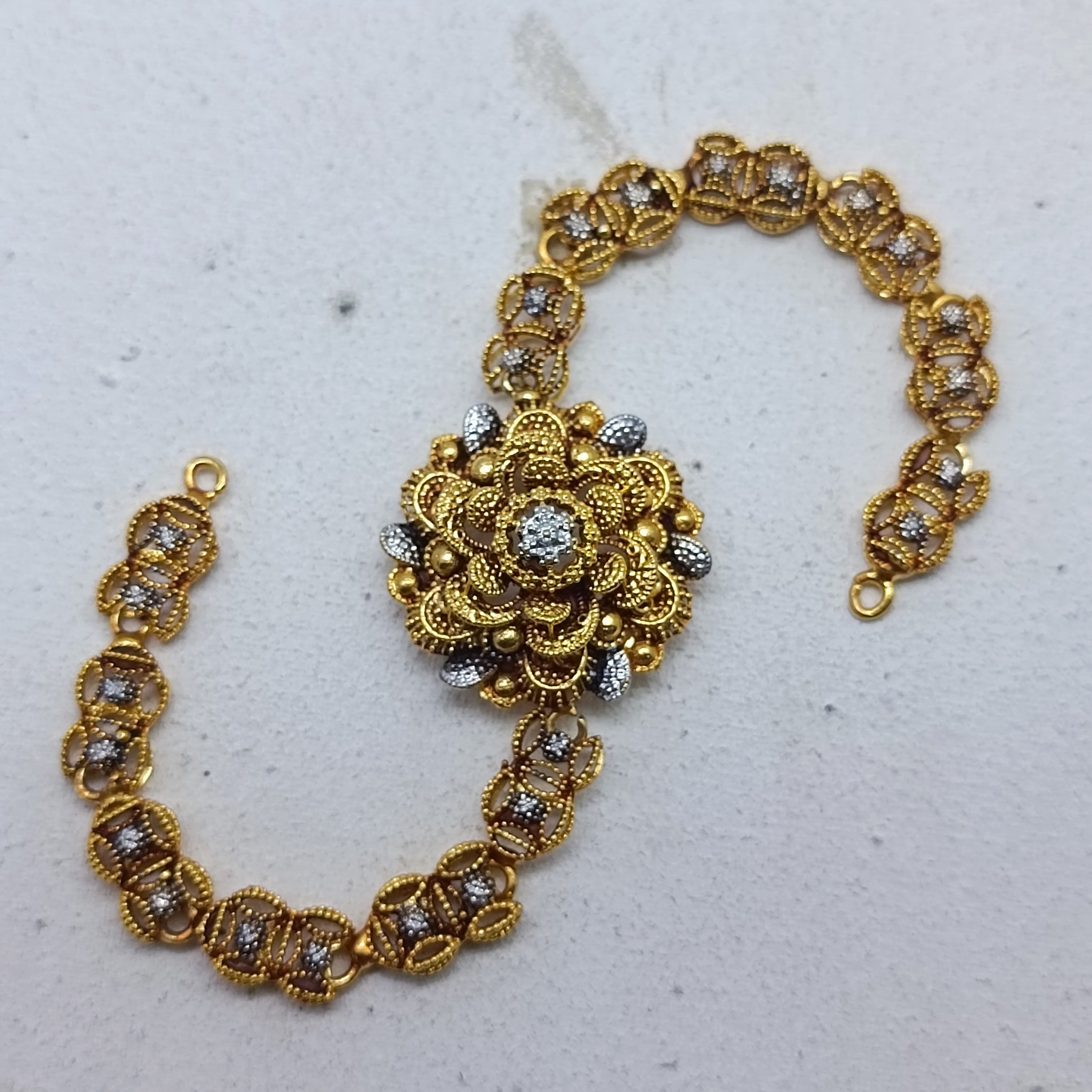 Beautiful flower bareclet