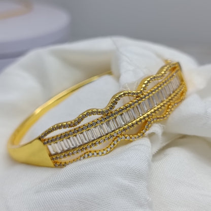 Chic Stackable Openable Bracelet – Modern Gold Bangle with Secure Clasp/Uk7